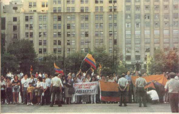 En la Foto se observa a ciudadanos chilenos y ecuatorianos en Chile, mostr�ndonos su apoyo al Ecuador durante el conflicto del CENEPA de 1995.